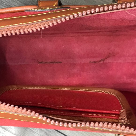 Dooney & Bourke Vintage AWL Red Pebbled Leather Satchel Handbag Zipper Closure - Picture 15 of 16